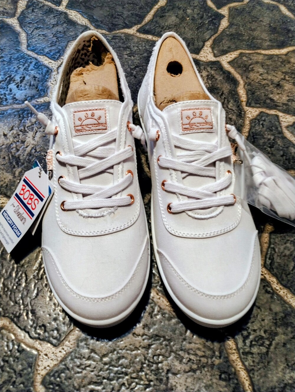 BOBS From SKECHERS B cute white canvas shoes size 11 NEW IN BOX